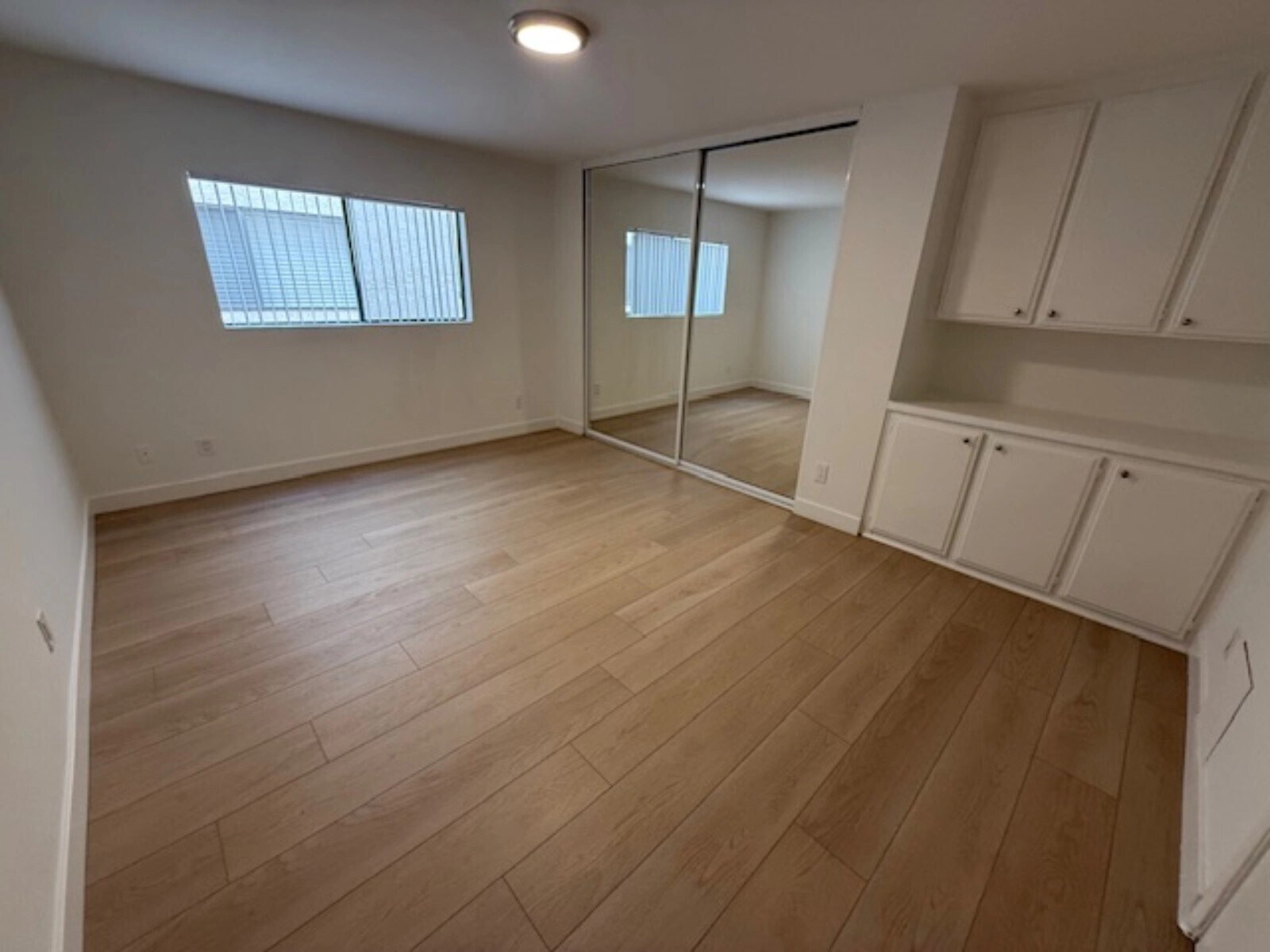 Building Photo - 408 N Venice Blvd