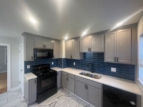 Building Photo - 720 Cranberry St