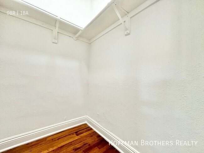 Building Photo - 247 N Kenmore Ave