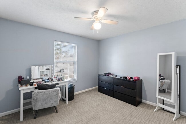 Building Photo - 3 Bedroom 1 1/2 Bath Home for Rent in Charlestown Indiana