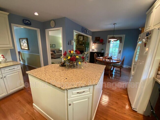 Building Photo - 4724 Coach Hill Dr