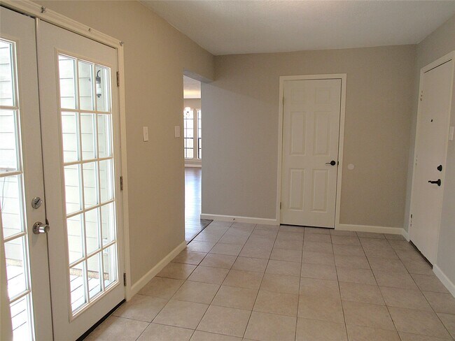 Building Photo - 3311 Golden Willow Dr