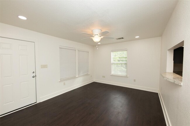 Building Photo - 342 Husk Ln