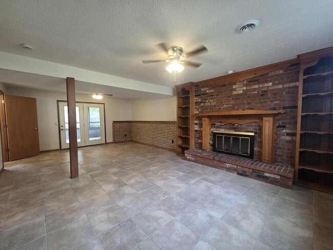 Building Photo - Spacious Home for Rent!