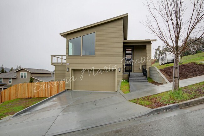 Primary Photo - Gorgeous 4 Bed/3Bath House Available in De...