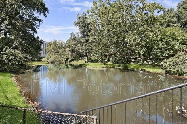 Building Photo - 10201 Grosvenor Pl