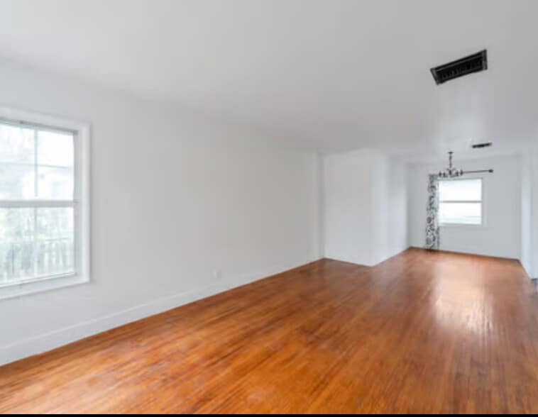 Building Photo - 6157 Clybourn Ave