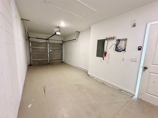 Building Photo - Live smart & stylish in this modern 3BR Eu...