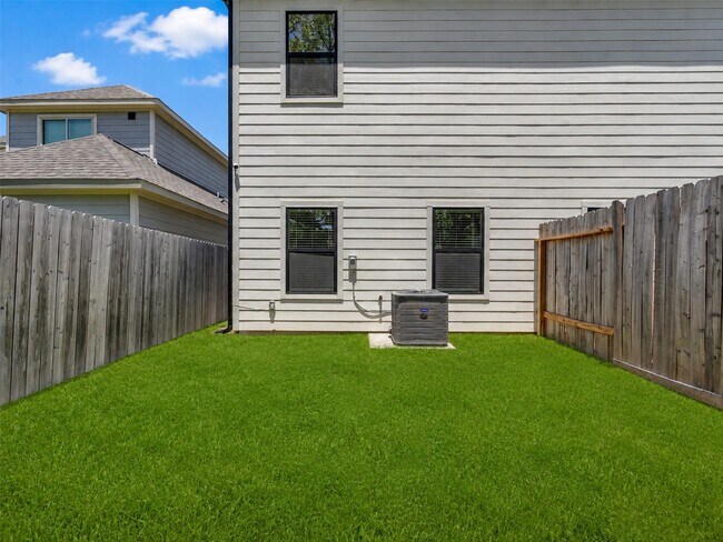Building Photo - 7980 Angus St