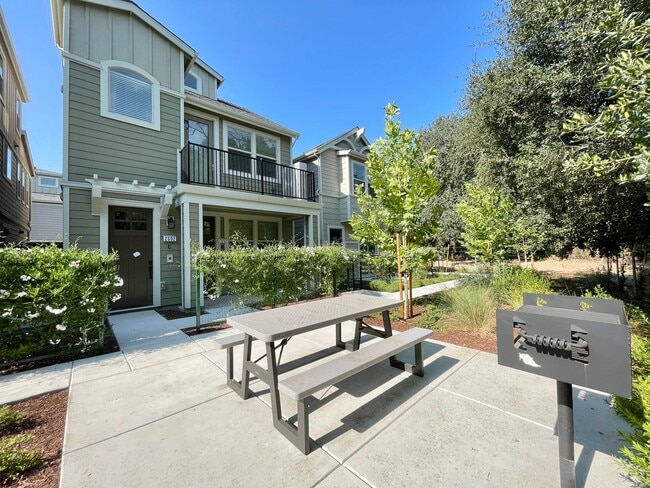 Building Photo - TENTATIVELY RENTED 1 Bedroom, 1 Bath Condo Convenient Napa Location