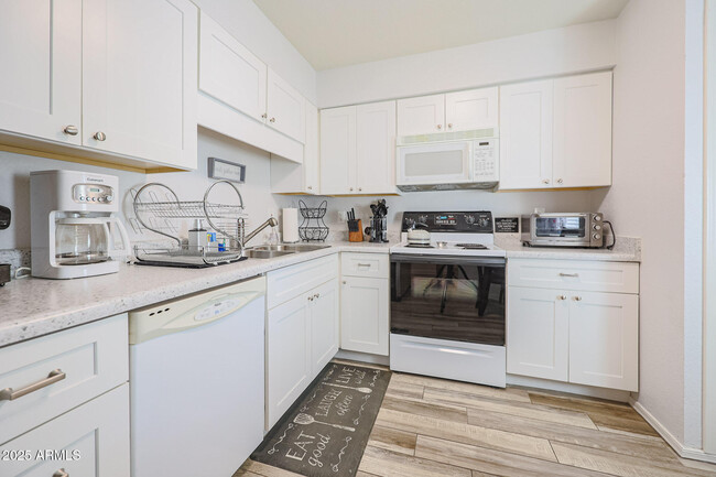 Building Photo - 9465 N 92nd St