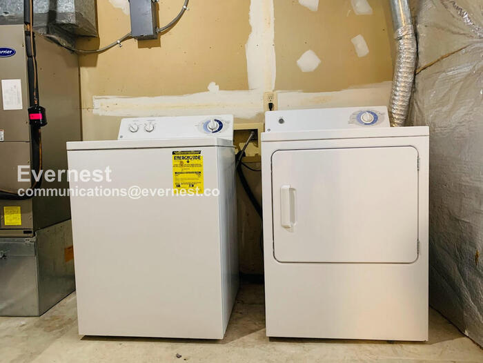 Building Photo - 12132 Salemtown Dr