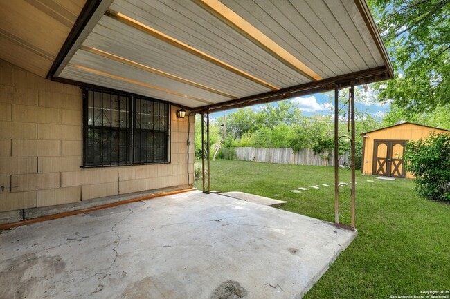 Building Photo - 166 Meadow Trail Dr