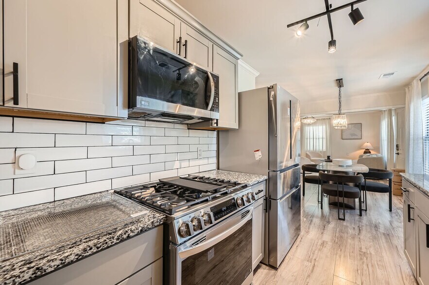 Building Photo - 748 Pelham St NW