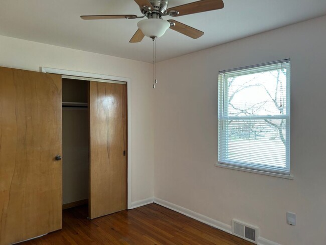 Building Photo - Brick Ranch for Rent in Highland  HTS close to the freeway