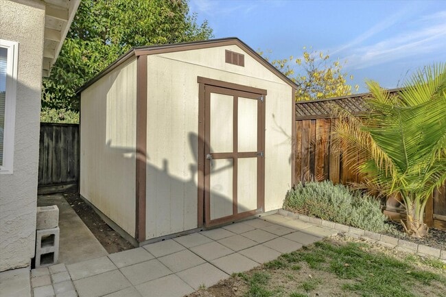 Building Photo - San Jose 4 Bedroom with Solar Power & Central A/C