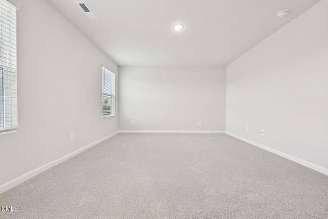 Building Photo - 5 and A Loft single family for sale