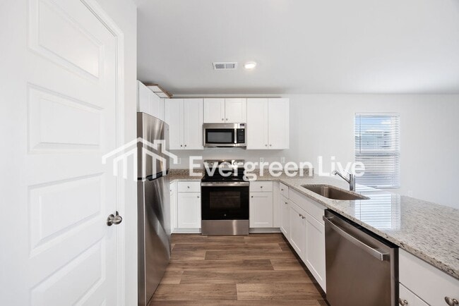 Building Photo - 1606 King Oaks Lp