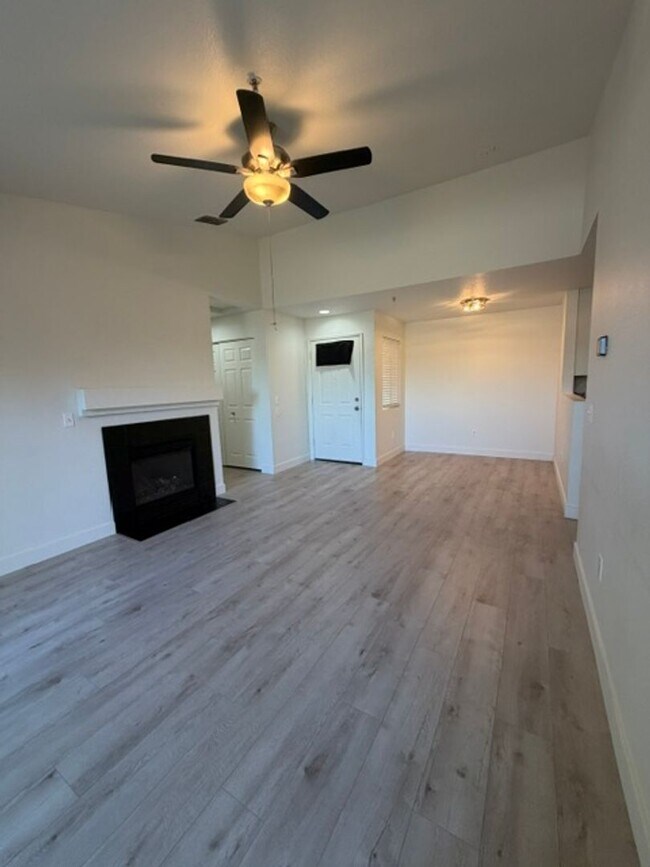Building Photo - Very Nice 2 Bedroom and 2 Bathroom Apartment $2,425 + $125.00 WSG