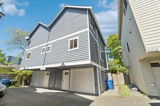 Building Photo - 3 bedroom in Seattle WA 98107