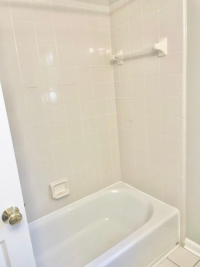 Building Photo - 10654 S Hall Dr