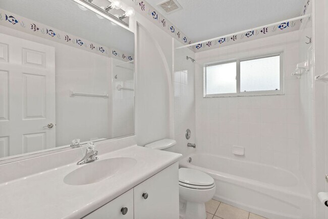 Building Photo - Beautiful Breakaway Trails Pool Home