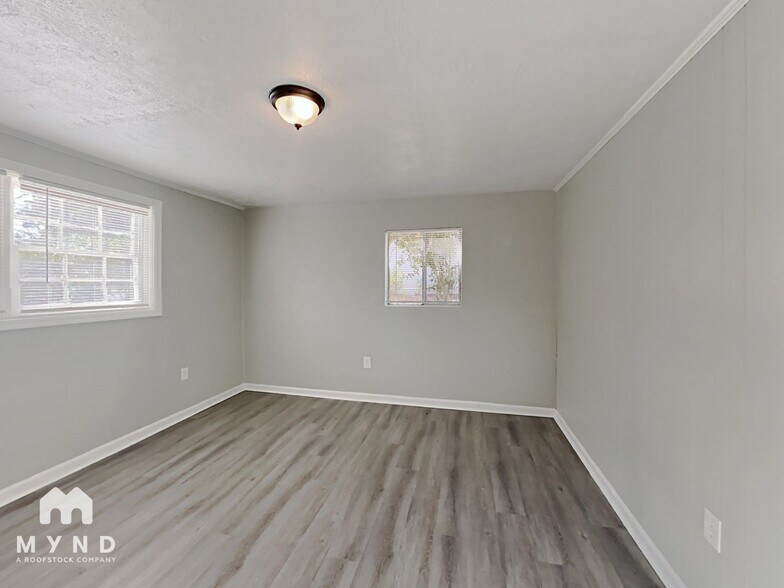 Building Photo - 6450 Ashdale Dr