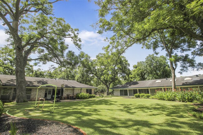 Building Photo - 536 Oak Dr