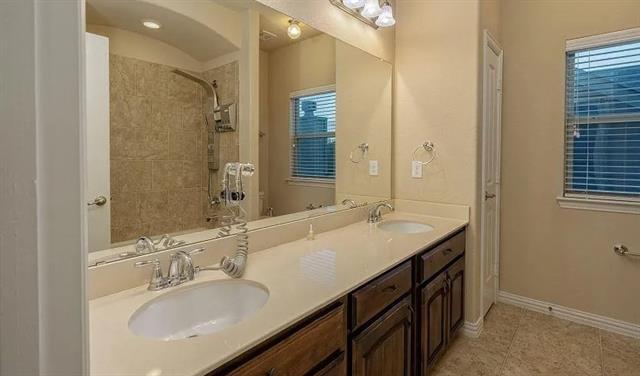 Building Photo - 2817 Pioneer Dr