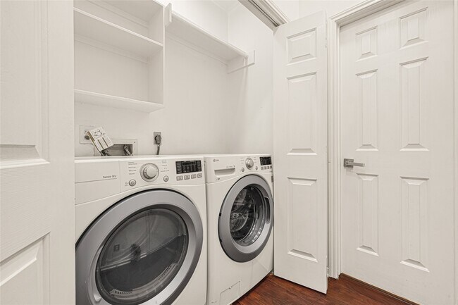 Building Photo - 8307 Summer Reef Dr