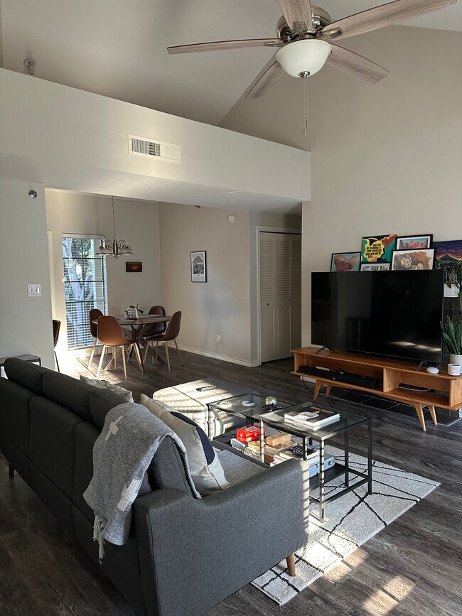 Building Photo - 3105 San Jacinto St