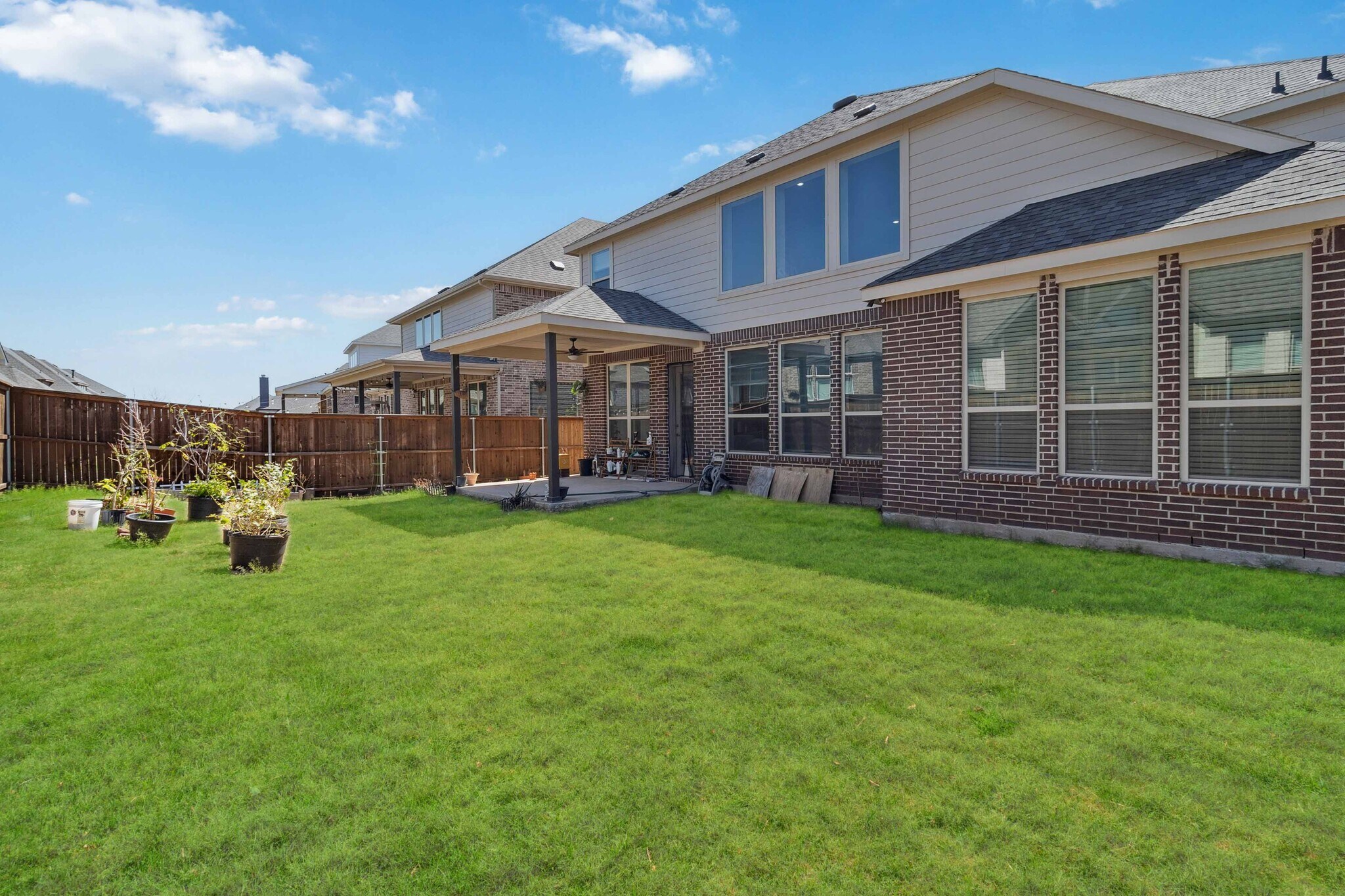 Building Photo - 566 Westwood Way Dr