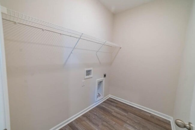 Building Photo - 131 Lower Creek Dr