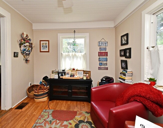 Building Photo - Renovated Home in the Heart of Orlando's M...