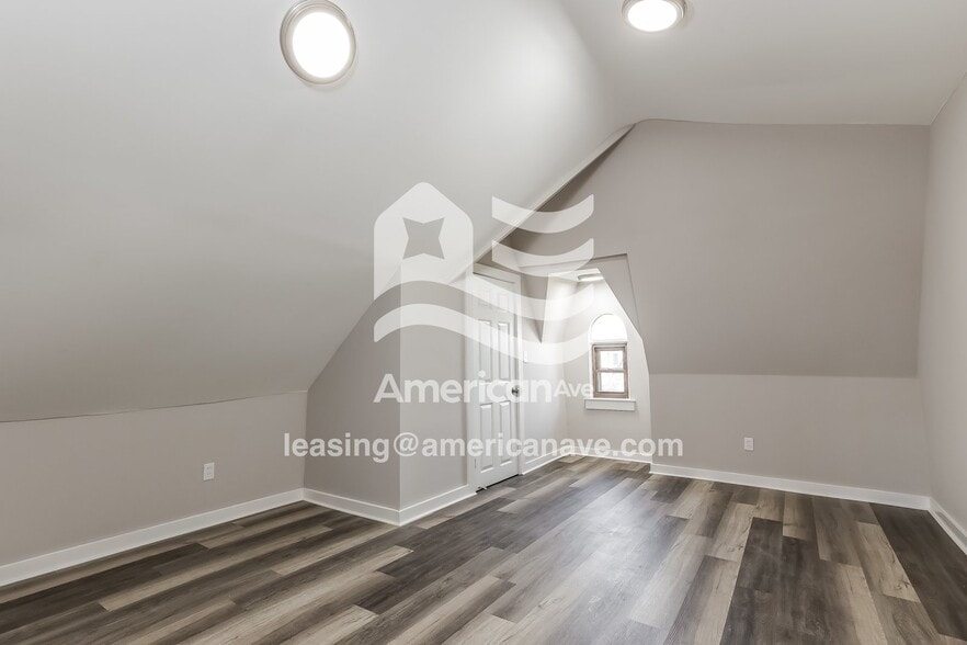 Building Photo - 6155 Yorkshire Rd