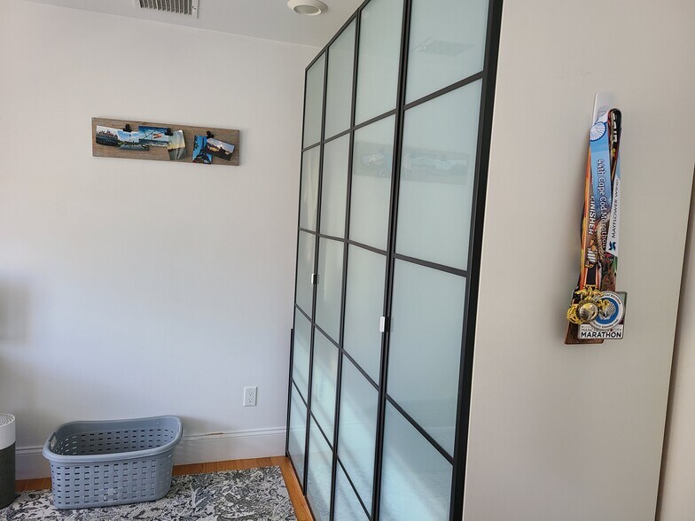 Building Photo - 14 Fern St