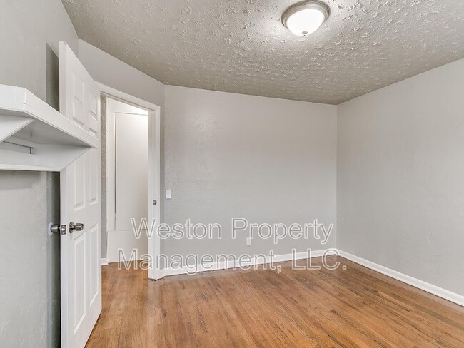 Building Photo - 5721 SE 8th St