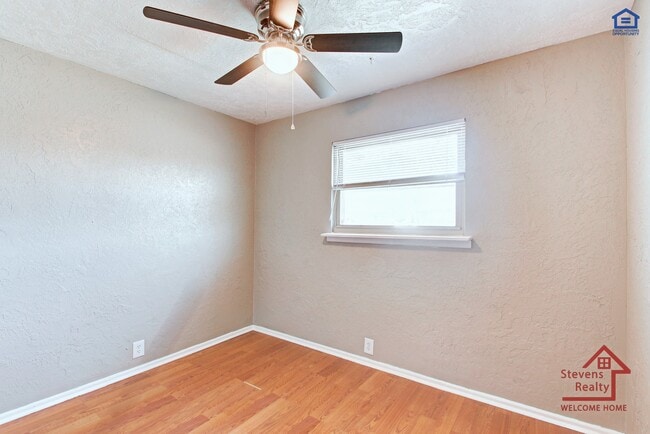 Building Photo - 4225 SE Elmhurst Ln