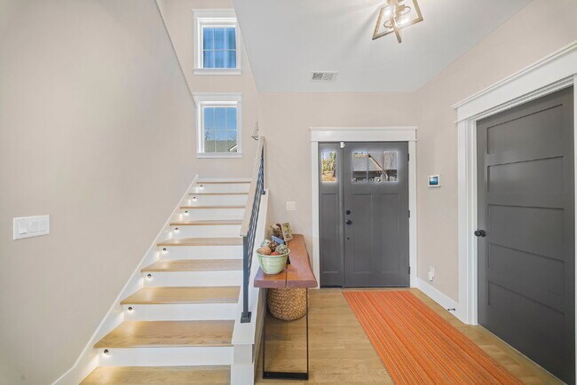 Building Photo - Fully Furnished | Asheville Area | 3–12 Month Leases Available