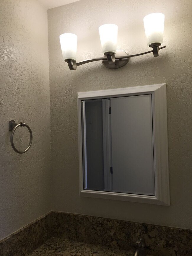 Building Photo - 407/409E. Alexander