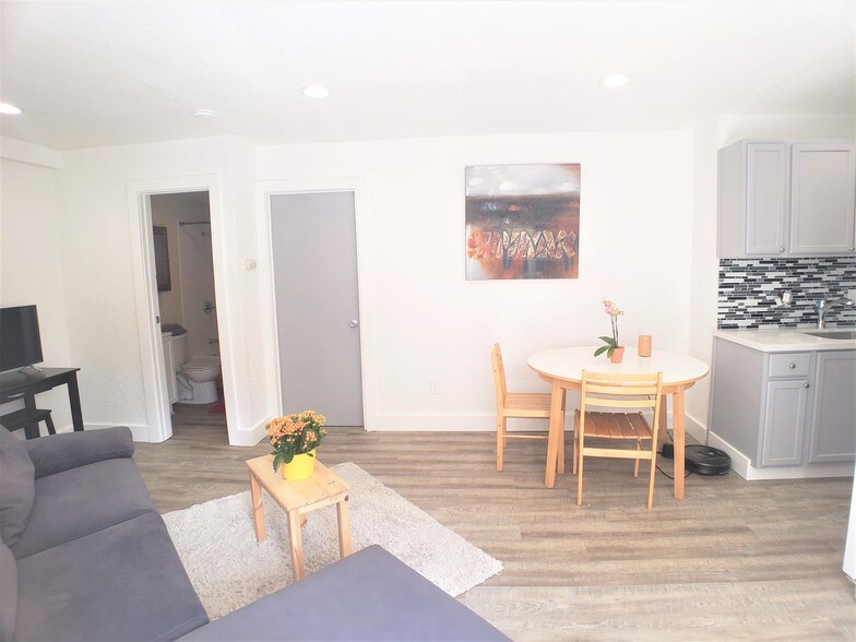 Primary Photo - 5421 Market St