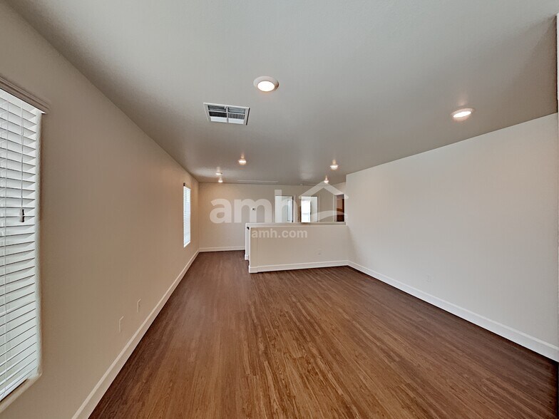 Building Photo - 1479 Garden Swing Ave