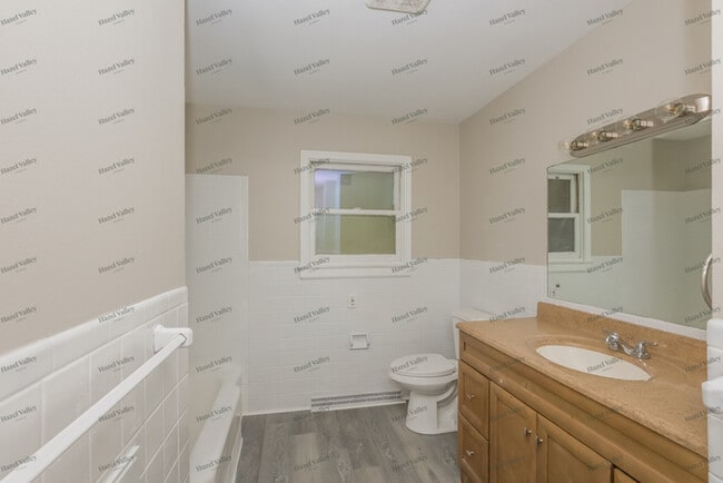 Building Photo - 309 Summit St