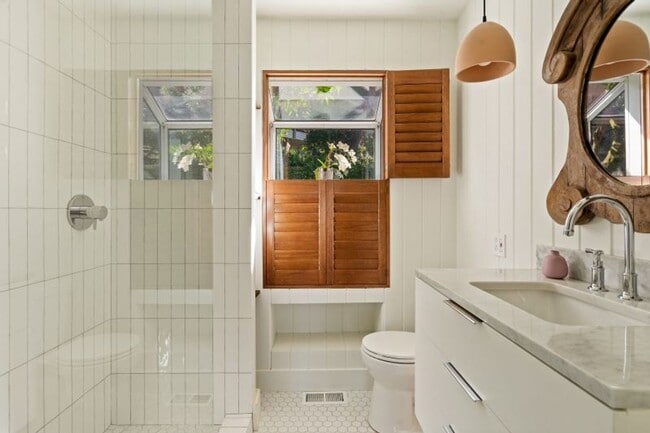 Building Photo - Sun-Filled Furnished Sausalito Home with Sweeping Bay Views