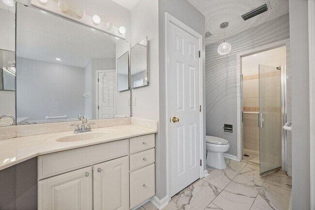Building Photo - Gorgeous All-Brick San Jose Home!