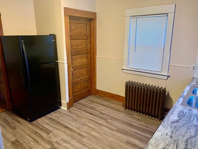 Building Photo - 4 Bedroom, 1.5 Bath Home – North East Grand Rapids