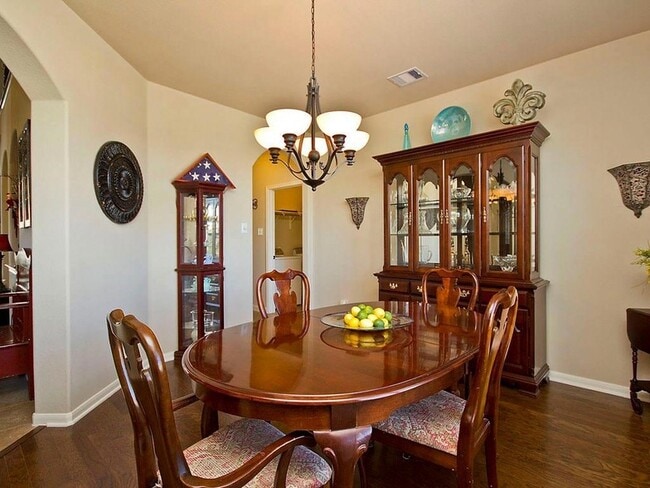 Building Photo - 271 Longmont Ln