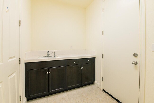 Building Photo - 3952 Serena Ave