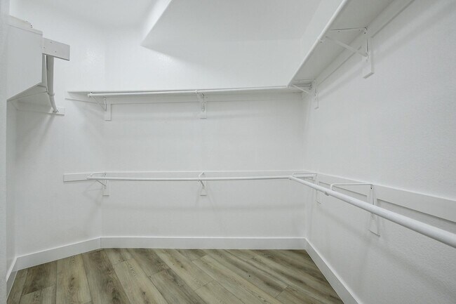 Building Photo - 1616 Sweetbay Dr