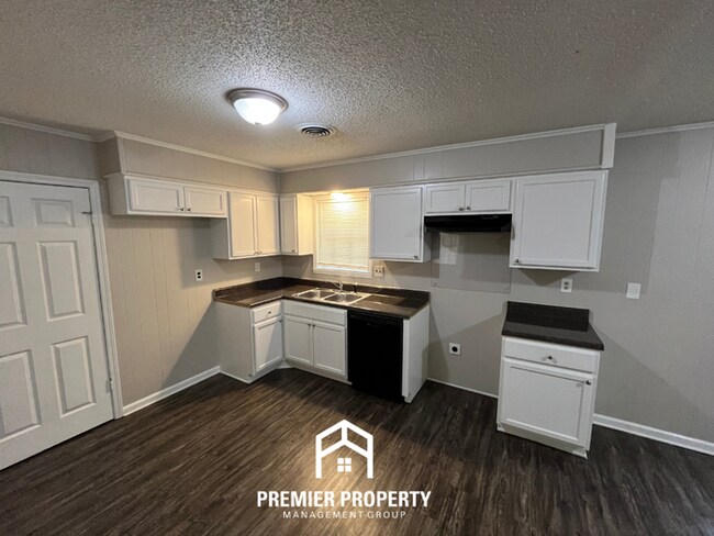 Building Photo - Charming 3BR/2BA in 38118 | Gleaming Hardwood Floors, Dining Area & Huge Yard